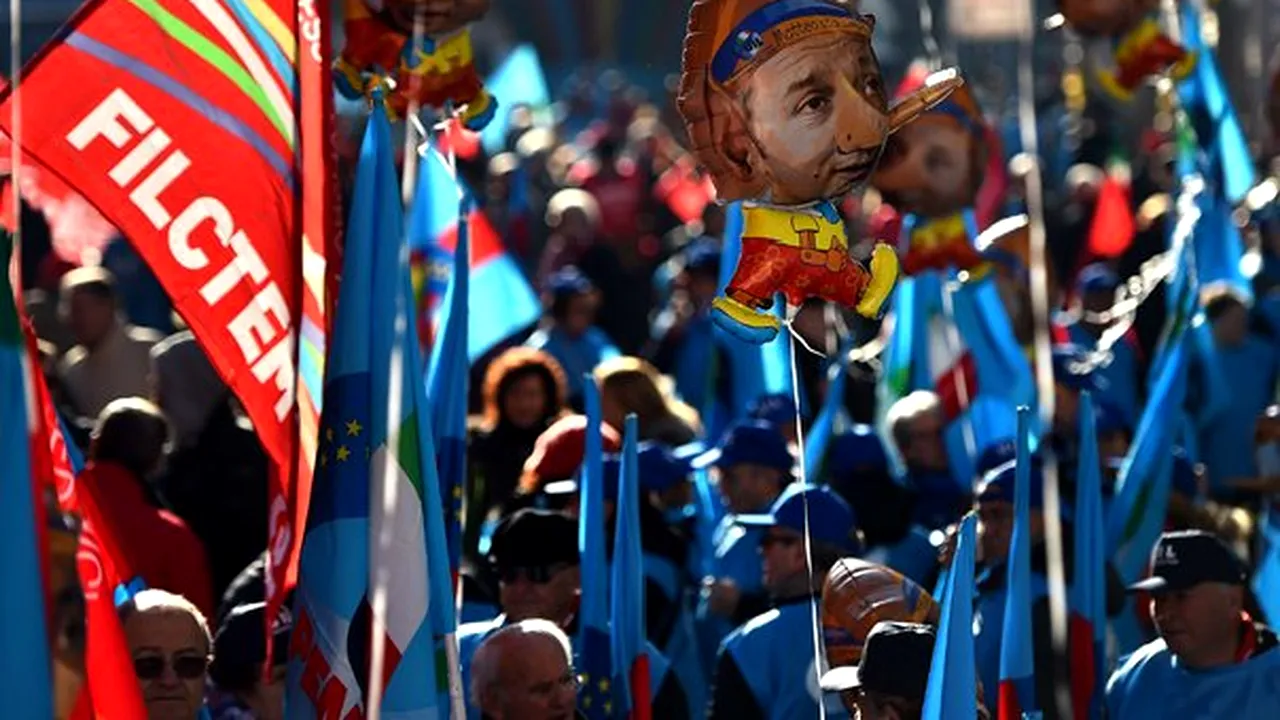 GREVĂ GENERALĂ în Italia: Manifestaţii în 54 de oraşe, contra politicilor lui Renzi. Zeci de mii de italieni au protestat