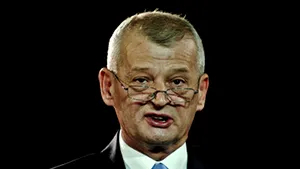 Oprescu: Din 2010, licitaţia pentru salubrizare şi deszăpezire va fi făcută la Primăria Capitalei