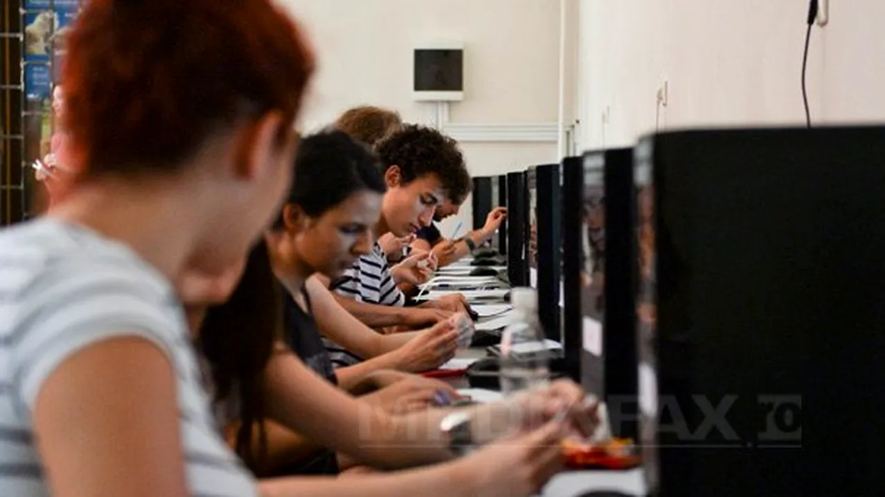BACALAUREAT 2014: Peste 120.000 de candidaţi susţin proba de evaluare a competenţelor digitale
