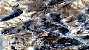 Cascada Sângelui şi Valea Morţii. Lacul roz şi Vulcanul cu lavă albastră: Fenomene naturale bizare - GALERIE FOTO 