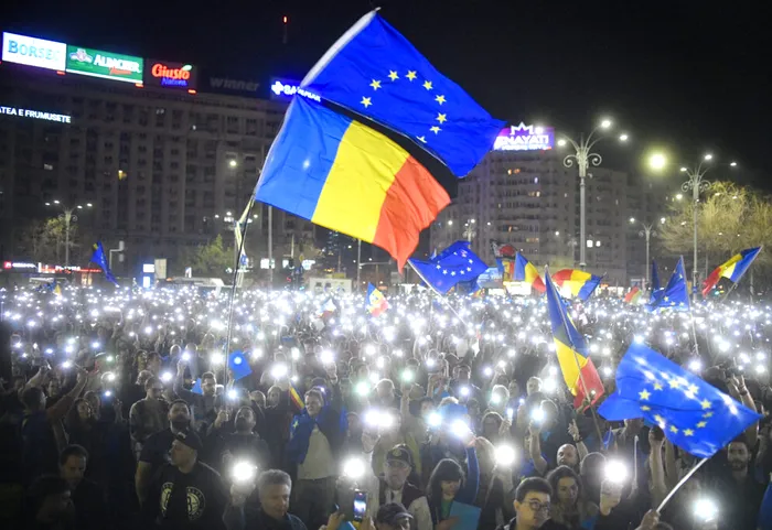 FOTO EuRo Manifest: Mii de persoane au participat la manifestația proeuropeană din Capitală