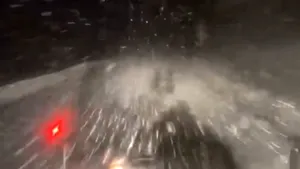 DN7A sub zăpadă: utilajele intervin pe șoselele montane din județul Vâlcea