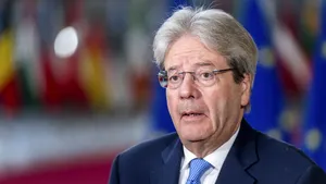 FT: Gentiloni: UE trebuie să suplimenteze fondurile în competiţia cu SUA privind tranziţia ecologică