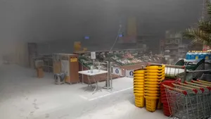 FOTO Alarmă de incendiu la un complex comercial din Harghita. 11 persoane au avut nevoie de îngrijiri medicale