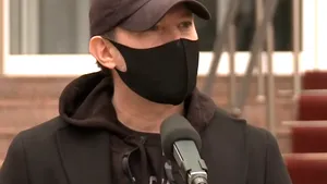 Florin Cîţu a intrat în dialog cu tinerii din Vama Veche care i-au cerut să lase terasele deschise după ora 21.00