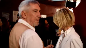 Filmul ”9 poveşti de dragoste şi ură în izolare”. Regizorul Dan Chişu despre provocările profesionale în perioada epidemiei, EXCLUSIV la Marius Tucă Show. ”Nouă ne era frică de nişte filme americane. Ei bine, ne-a omorât COVID-ul!”