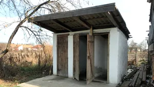 Şcoli cu WC-ul în curte. Peste 230.000 dintre elevii din România nu au toalete în interiorul şcolii. Cele mai sărace judeţe sunt Teleorman şi cele din regiunea Moldovei