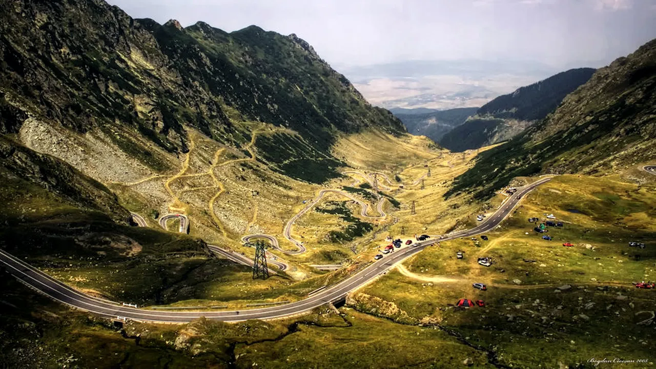 Pilotul britanic Mark Higgins a realizat recordul mondial de viteză pe Transfăgărăşan