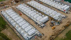 Cea mai mare instalaţie de baterii din Europa a fost inaugurată în Marea Britanie. Energie regenerabilă pentru 300.000 de locuinţe