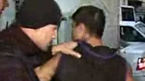 Peste 20 de persoane, evacuate dintr-o locuinţă ocupată abuziv în sectorul 2 (Video)