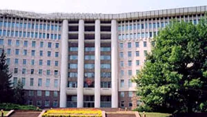 Divergenţe de opinii în Parlamentul de la Chişinău privind expulzarea diplomaţilor români