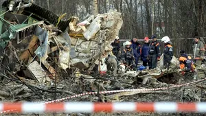 Anchetatorii ruşi şi polonezi continuă să inspecteze locul prăbuşirii aeronavei prezidenţiale