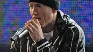 Eminem şi-a lansat piesa 
