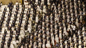 Epidemia de coronavirus nu stă în calea iubirii. Mii de nunţi, oficiate simultan în Coreea de Sud. FOTO 