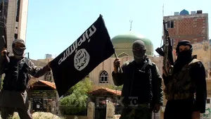 ISIS preia pentru scurt timp controlul asupra centrului unui oraş libian şi decapitează 12 militari