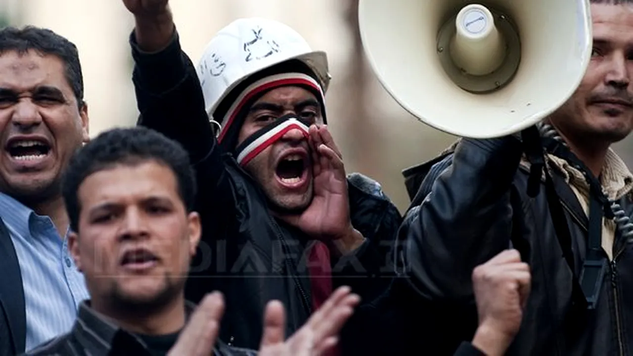 Noi greve în Egipt, în timp ce manifestaţiile împotriva regimului lui Hosni Mubarak continuă