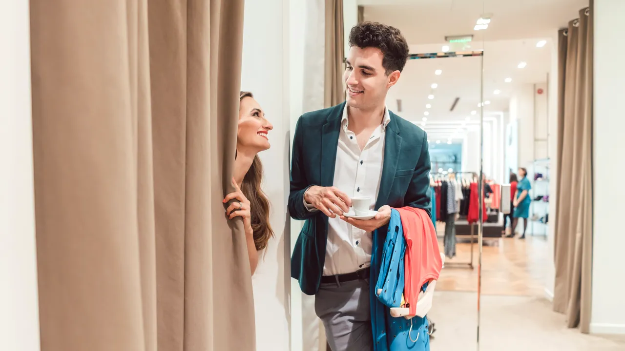Adio retur! Noi reguli în cabina de probă de la mall