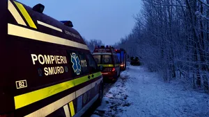 ACCIDENT GRAV la Iaşi: Un microbuz persoane s-a răsturnat în zona localităţii Dobrovăţ. 21 de călători, transportaţi la spital | FOTO