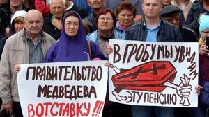 Mai mult de 800 de persoane au fost REŢINUTE la protestele din Rusia, cauzate de reforma pensiilor