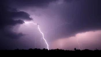METEO ANM a emis avertizare Cod galben de furtuni în mai multe regiuni din țară. Ploi torențiale, vijelii și grindină până luni seară