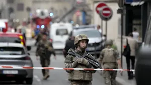 Numeroşi răniţi în urma unei explozii produse într-o clădire din Paris