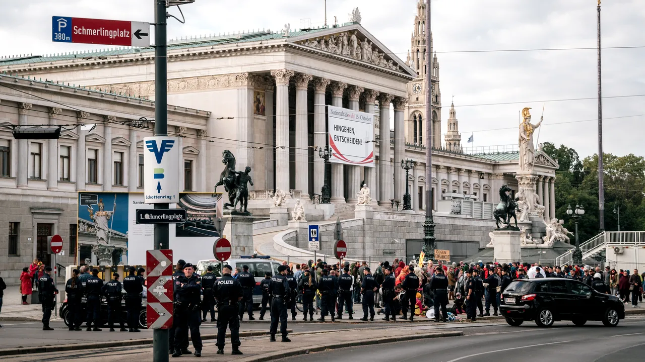 Comisia Europeană lansează procedura de sancţionare a Austriei din cauza alocaţiilor copiilor imigranţilor/ REACŢIA Vienei