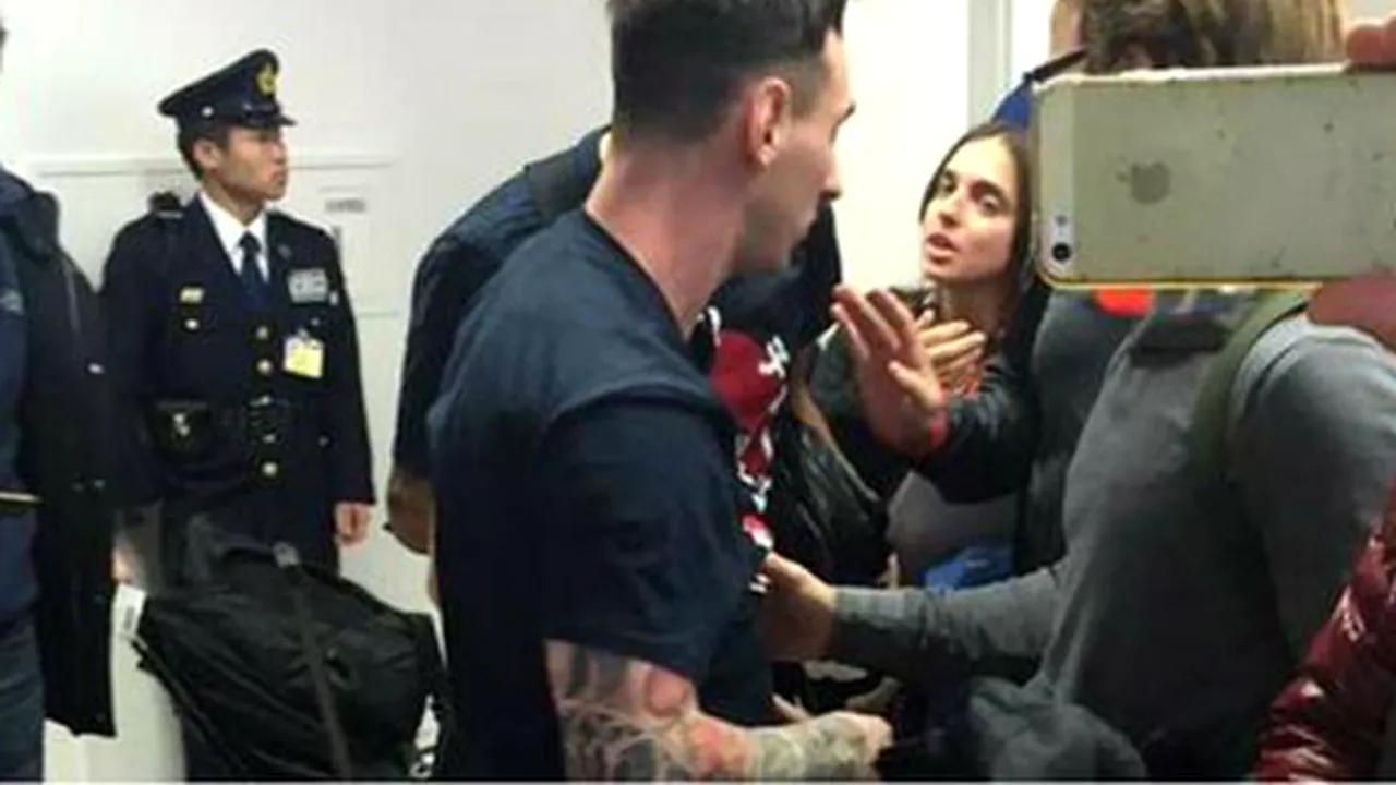 Messi, scuipat şi insultat de fani ai echipei River Plate la aeroportul din Tokyo
