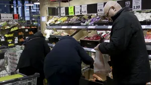 Anul acesta, poţi uita de cozile interminabile din magazine. Masa de Paşte îţi bate la uşă, la propriu