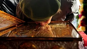 Alba Iulia: Aproape 3.000 de credincioşi au venit să se închine la moaştele Sfântului Andrei