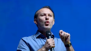 Fără userişti în funcţii publice. Cîţu a demis prefecţii şi subprefecţii USRPLUS