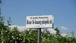 Drumul Hong Kong Liber, Drumul Martirilor Uiguri sunt numele puse de primarul din Budapesta străzilor din jurul locului unde se construieşte o universitate chineză