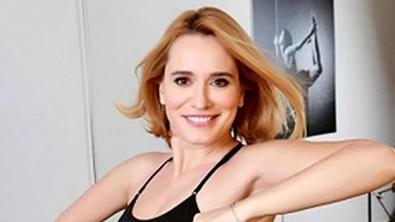 Andreea Esca, fotografiată de soţul ei, într-un pictorial al revistei Ce se întâmplă, doctore? - FOTO