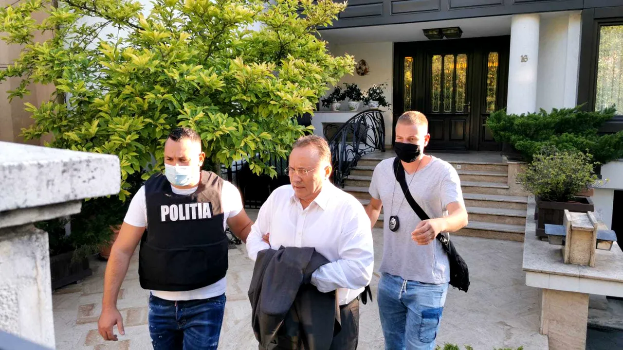 Gheorghe Nichita a fost condamnat definitiv la 5 ani de închisoare cu executare. Poliţiştii l-au ridicat pe fostul primar din Iaşi şi l-au dus în arest. VIDEO