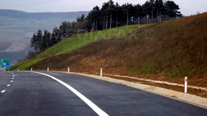 Recordul „hărniciei“ la Ministerul Transporturilor a fost un avans de 2% într-un an pe Autostrada Suplacu de Barcău-Borş, adică 3 metri pe zi
