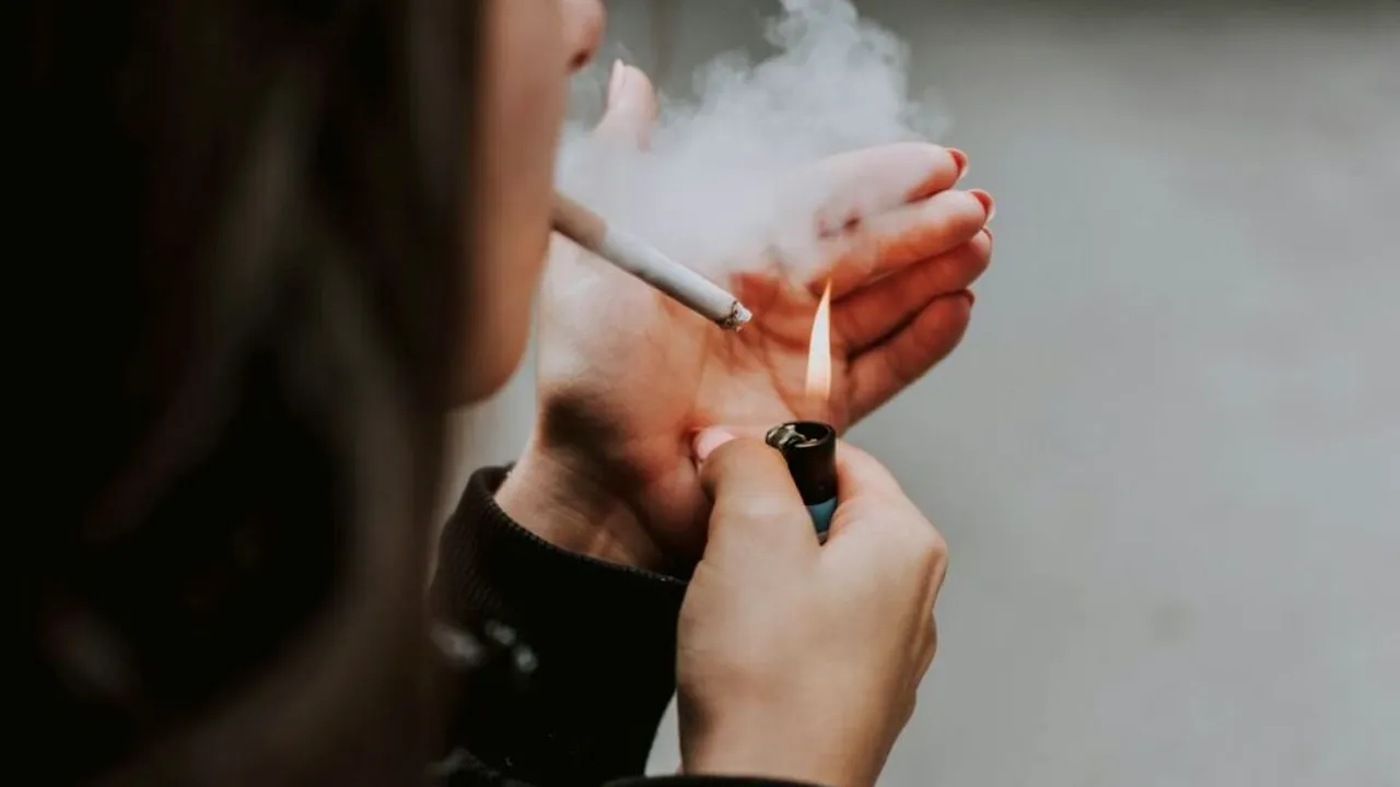 Lovitură pentru fumători în Spania: interdicții noi pentru minori și spații fără fum extinse
