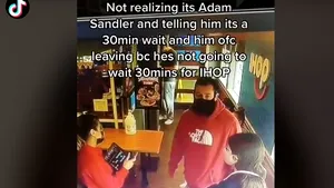 Adam Sandler, la fel de nerăbdător şi în viaţa reală. Cum reacţionează actorul când e pus să aştepte 30 de minute la restaurant VIDEO