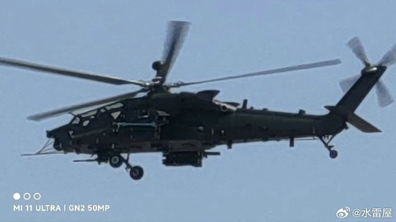 Noul elicopter de atac chinezesc Z-21, o combinaţie între aparatele americane AH-64 Apache şi UH-60 Black Hawk