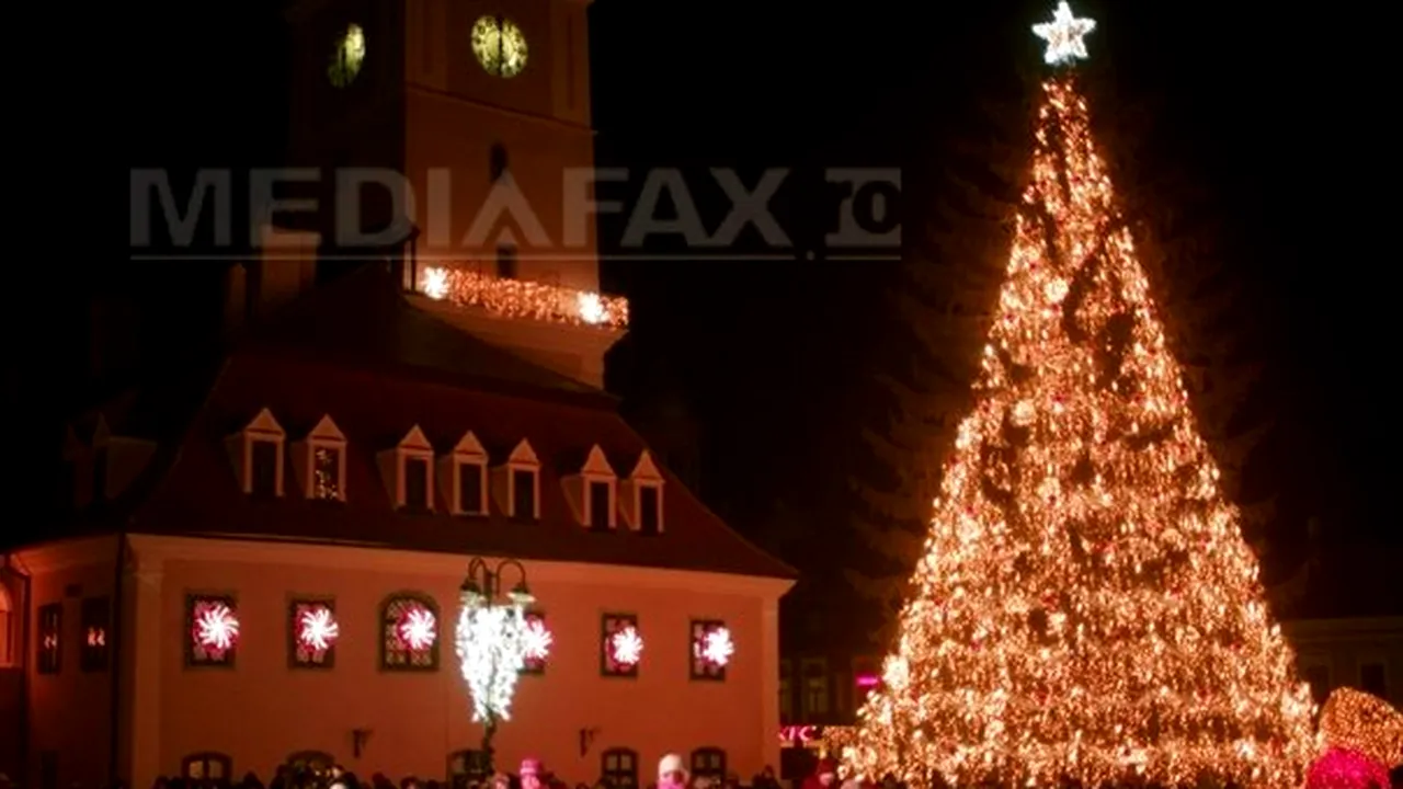 Braşov: Mii de persoane au participat la aprinderea luminilor de Crăciun - FOTO