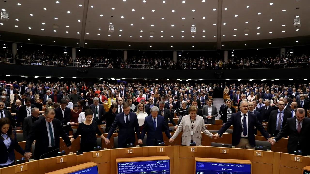 VIDEO: Parlamentul European a aprobat Acordul Brexit. Verhofstadt: Acesta nu este un „adio”, ci doar un „la revedere” / Farage: Nu ne vom mai întoarce niciodată 