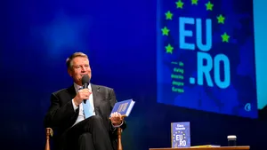 Ivan îl taxează pe Iohannis: Priveşte arogant la neputinţa ţării din avionul privat închiriat din bani publici