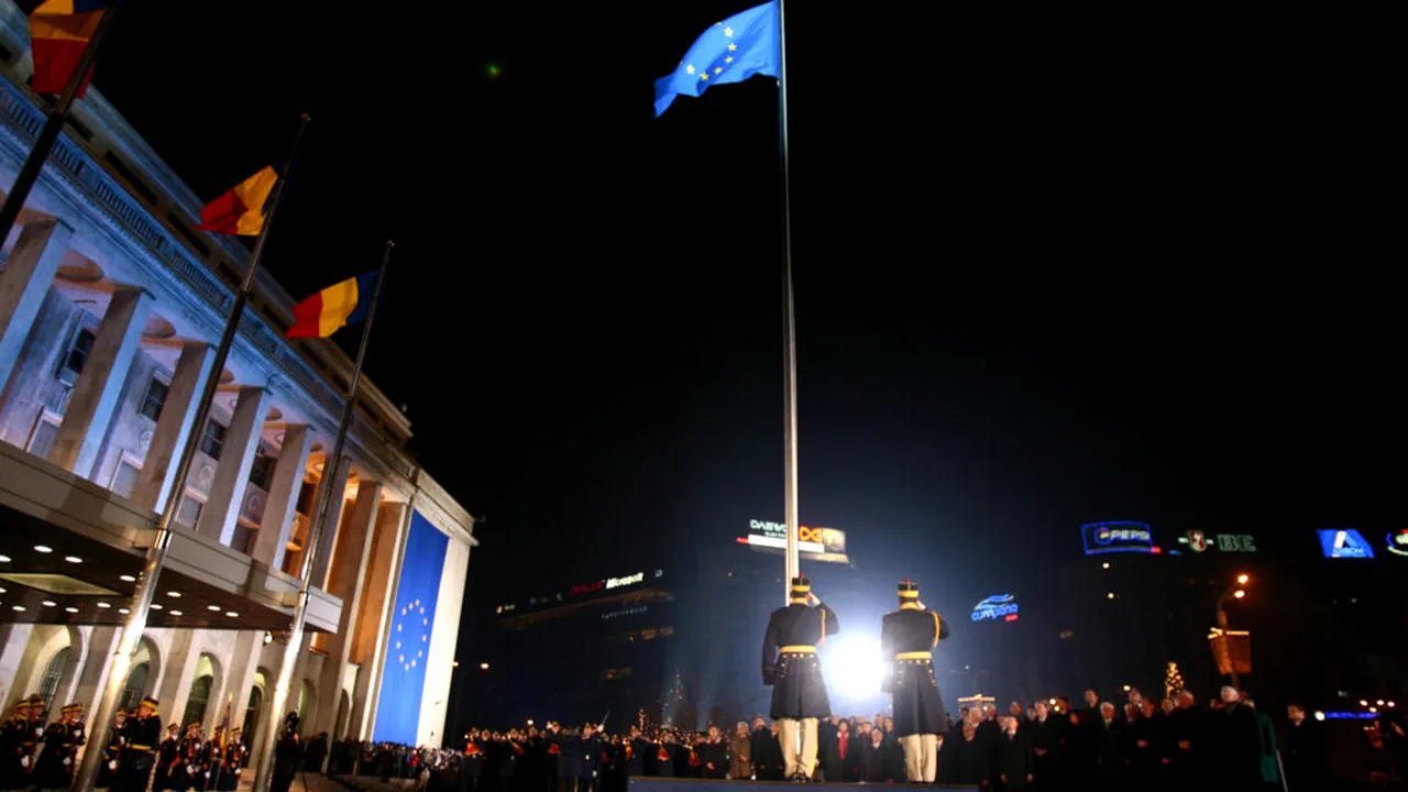 MEDIAFAX 35. 2005 - România semnează Tratatul de aderare la UE, iar inundațiile fac prăpăd în mai multe județe din țară