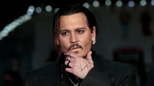 Johnny Depp va juca rolul detectivului care încearcă să rezolve misterul morţii lui Tupac