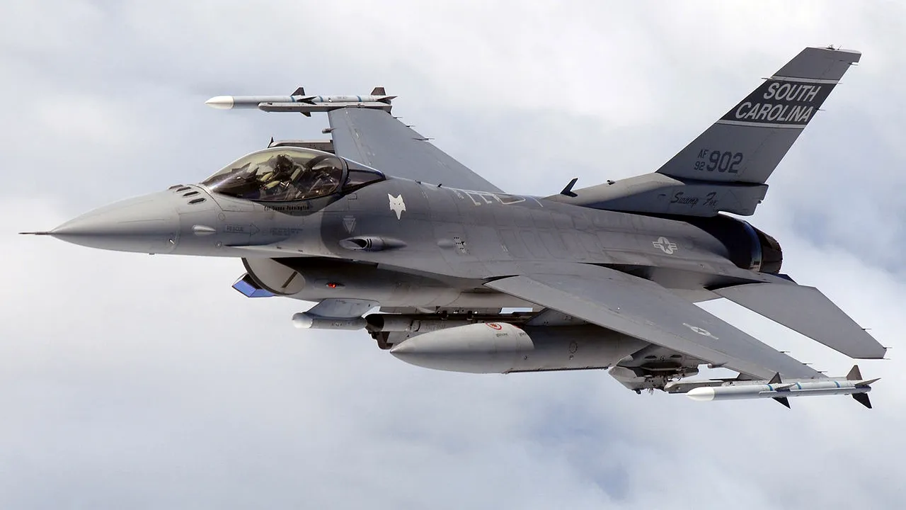 Danemarca va începe instruirea piloţilor ucraineni pe avioane F-16