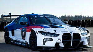 Noul BMW M4 e gata de curse. Bolidul dezvoltă peste 500CP