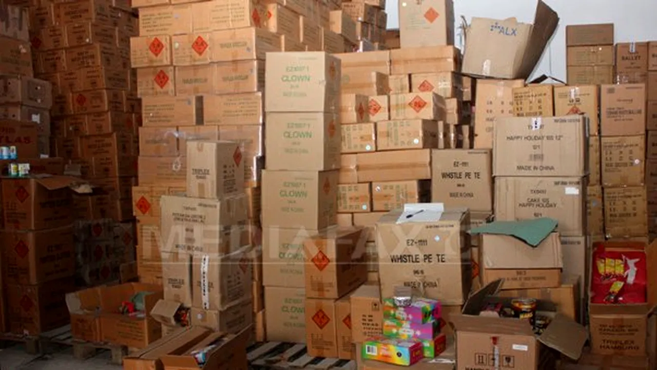 Peste 370.000 de petarde şi pocnitori, găsite de poliţişti în casa unui bucureştean