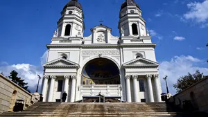 Arhiepiscopia Iaşilor sărbătoreşte 380 de ani de la aducerea moaştelor Sfintei Cuvioase Parascheva