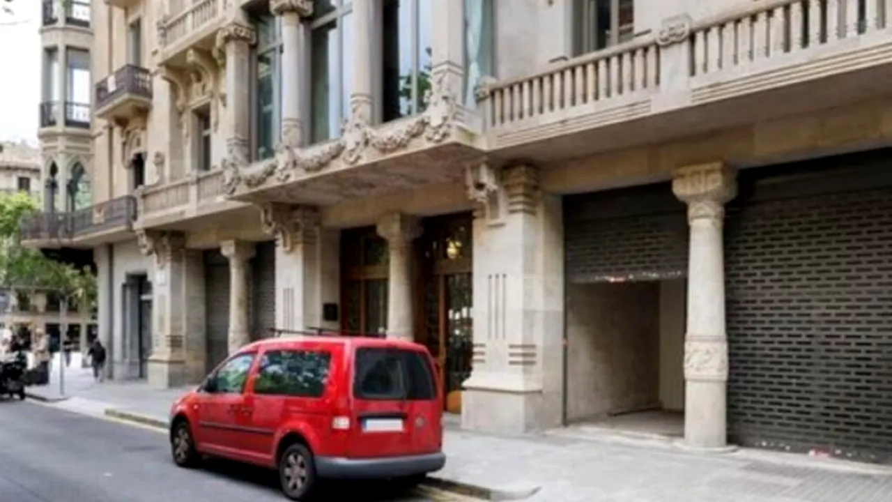 Barcelona vrea să mute mii de activități economice din apartamente în spațiile comerciale de la parter pentru a revitaliza comerțul și a elibera locuințe
