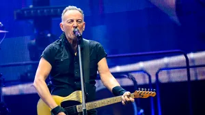 Bruce Springsteen a căzut pe scenă în timpul unui concert