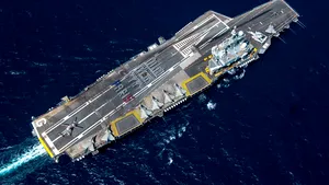 Imagini obţinute prin satelit surprind primul portavion construit în întregime de China