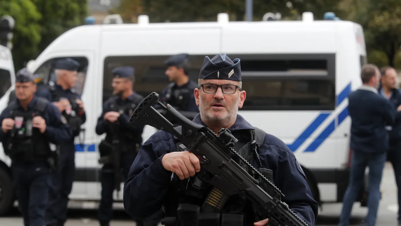 Ameninţare cu bombă la şcoala din nordul Franţei în care vineri a avut loc un atac terorist